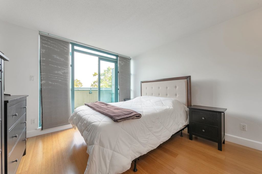 listing image 1104913919655321517