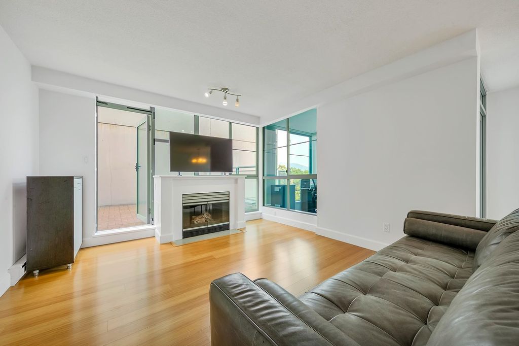 listing image 1104276164667353031