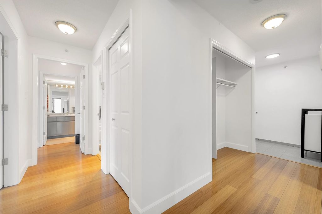 listing image 1107638334438027396