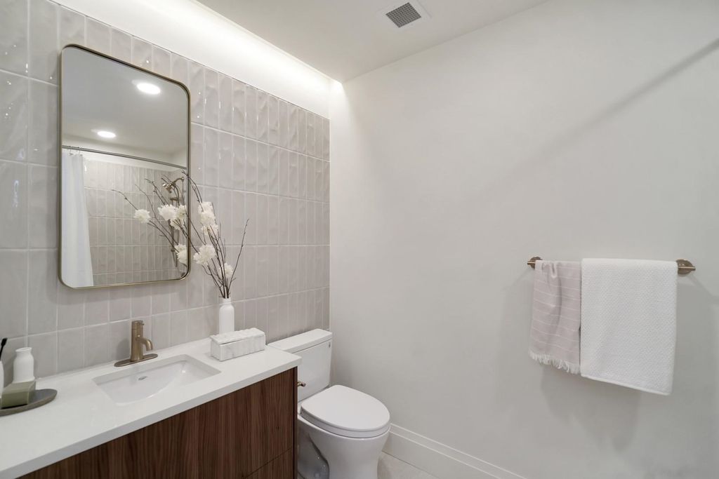 listing image 1109738529962058174