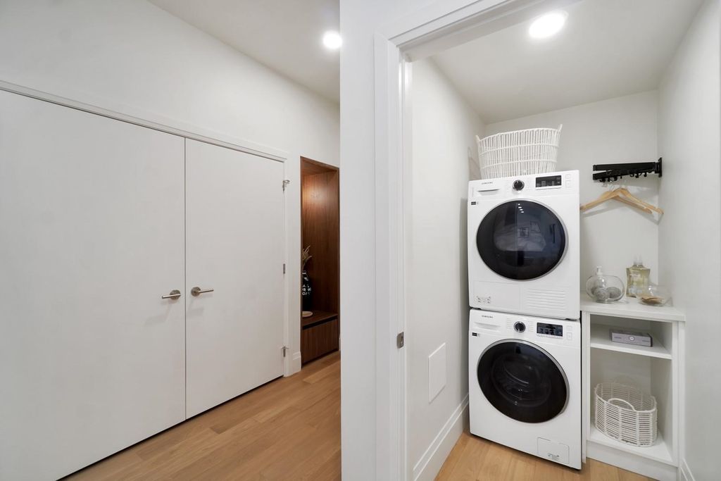 listing image 1102167137469924541