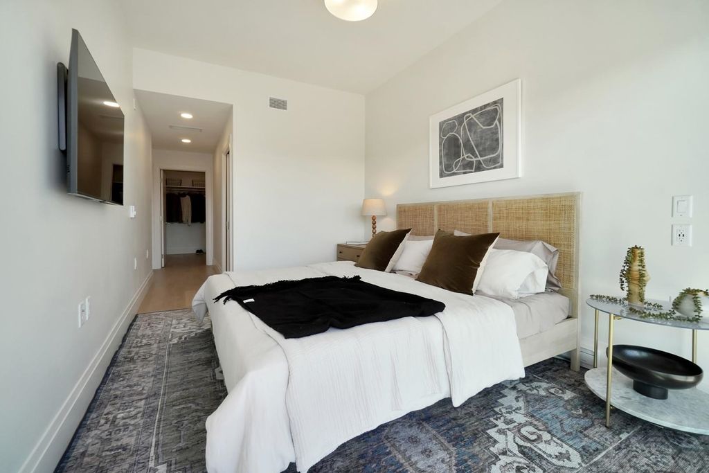 listing image 1103401598961917211