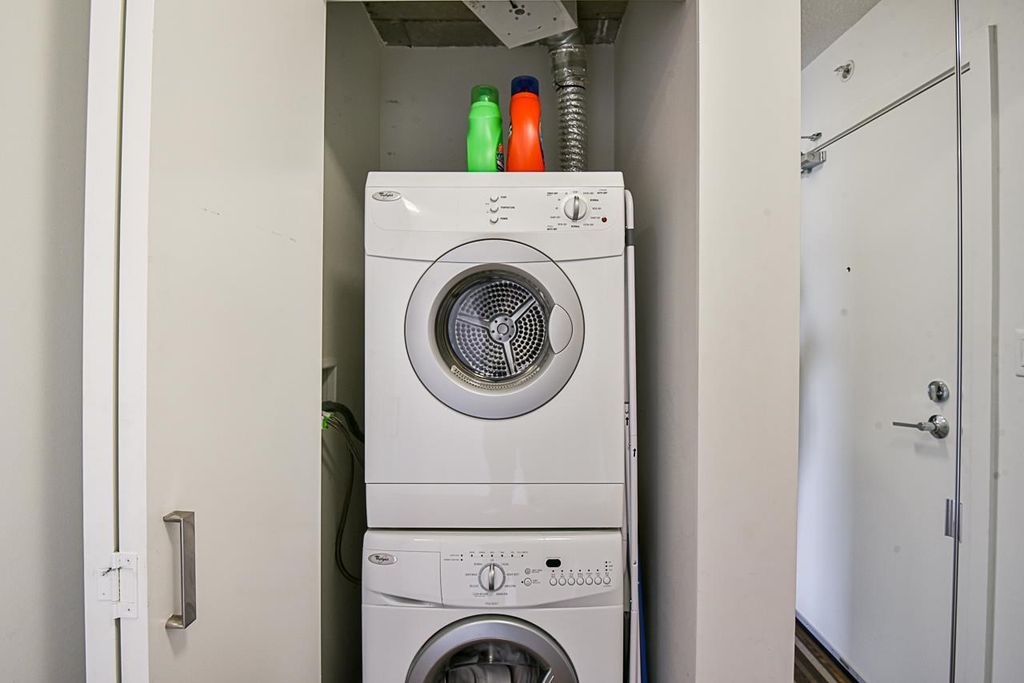 listing image 1109357387800794758