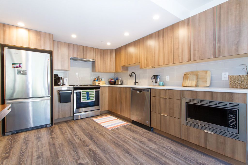 listing image 1104685206199716529