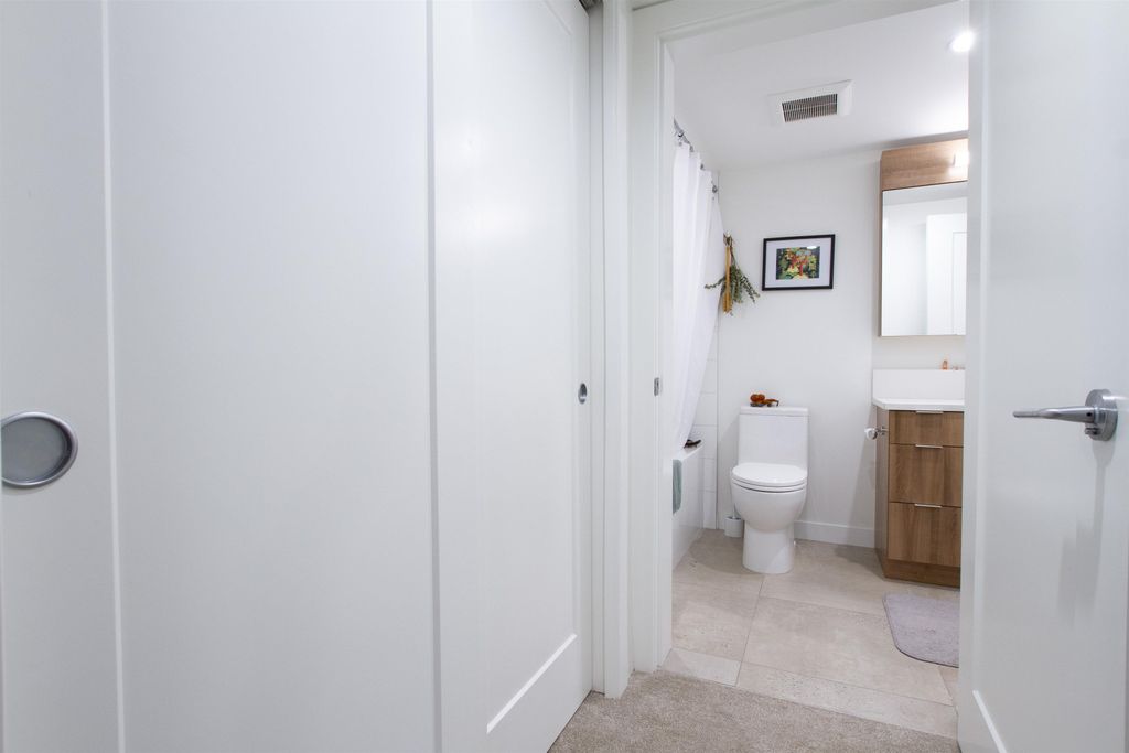 listing image 1102263651411023689