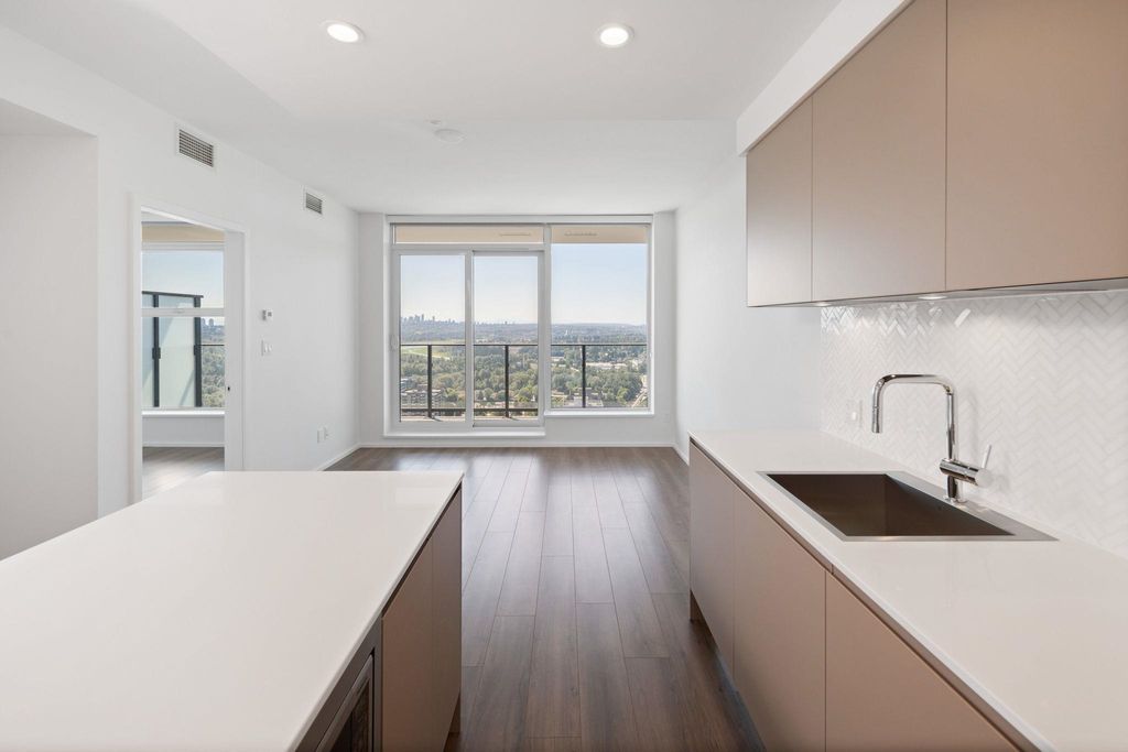 listing image 1102652066091460800