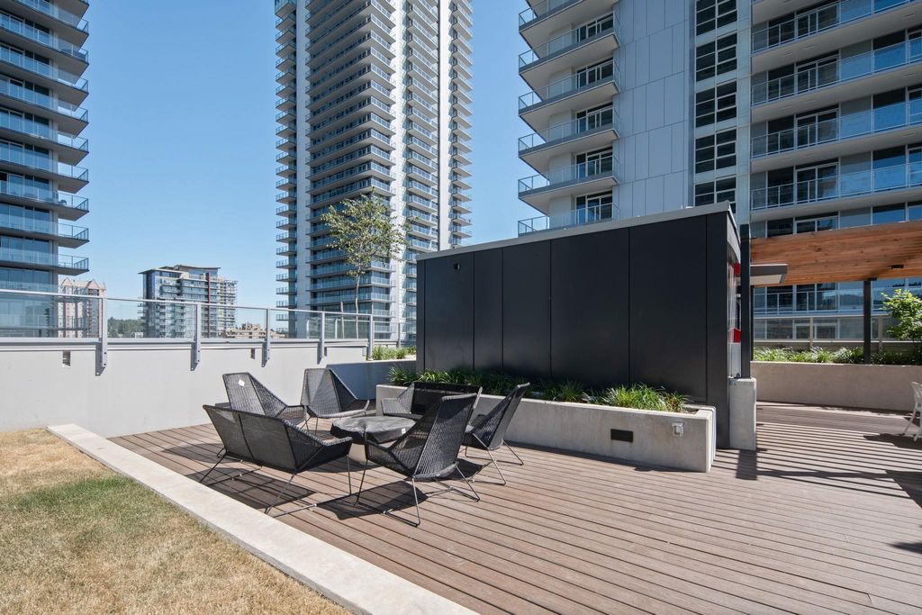 listing image 1102773792658375179