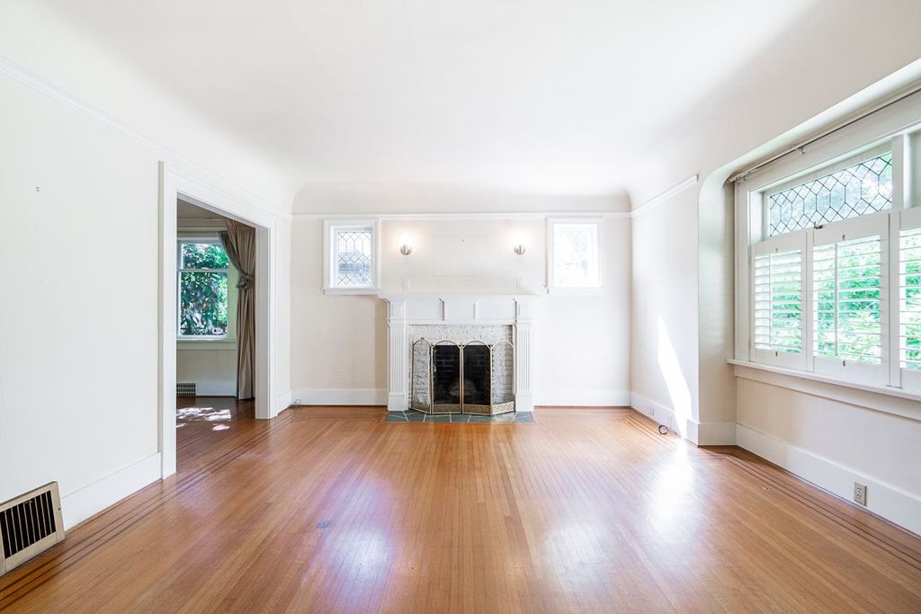 listing image 1106293433724466435