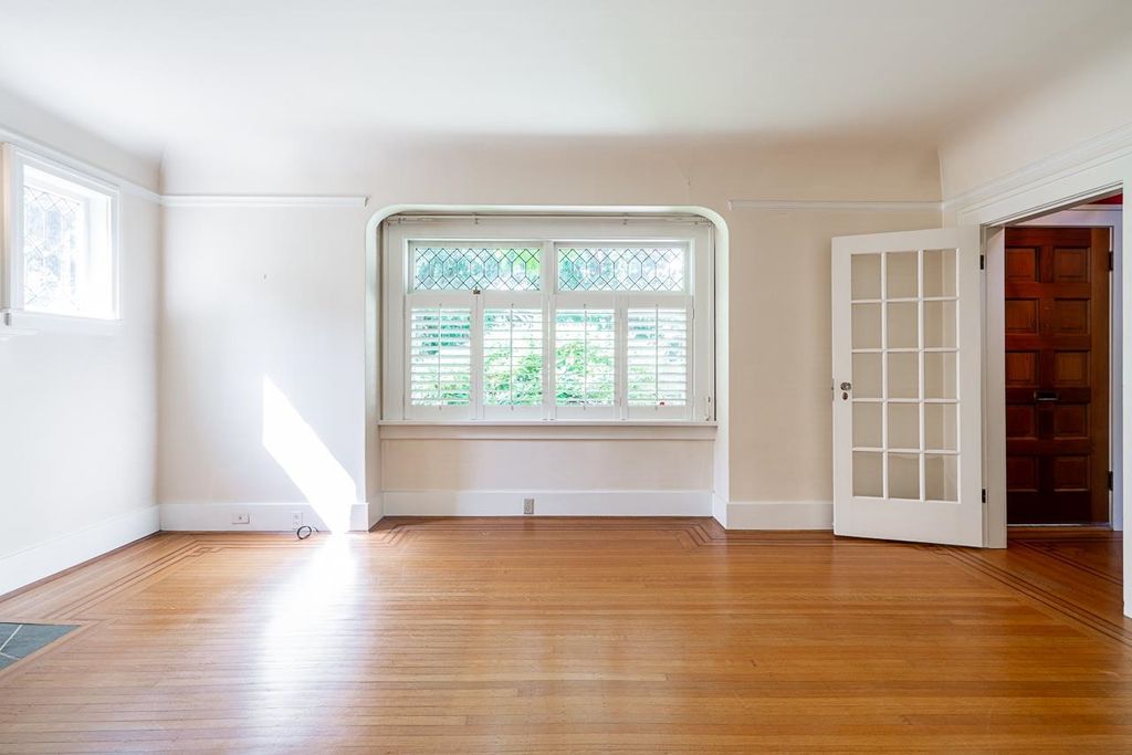 listing image 1104731549304234257