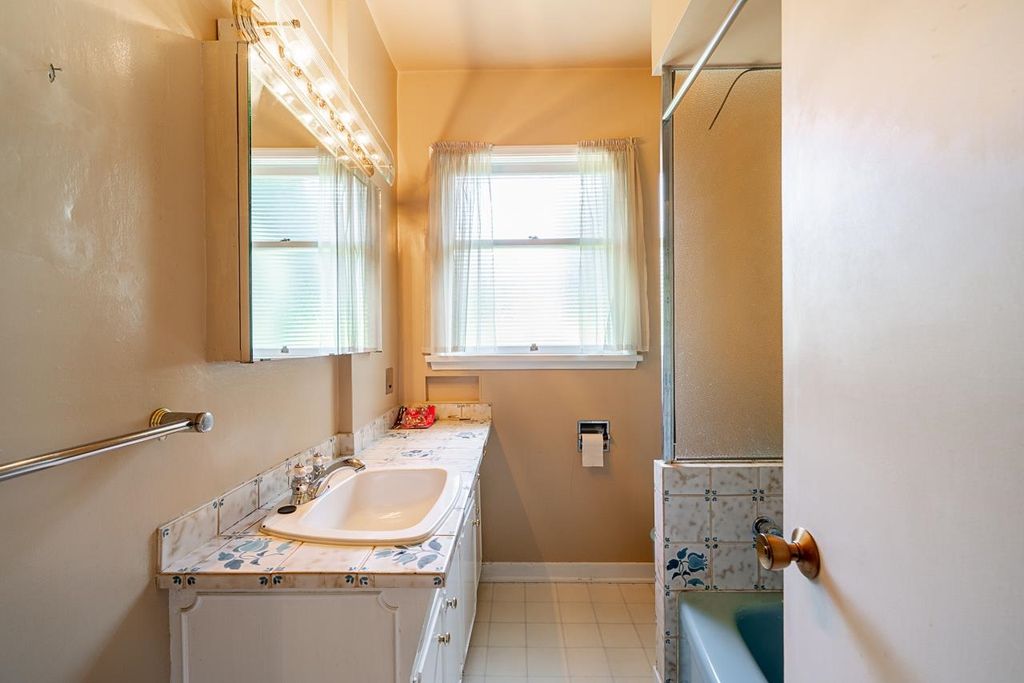 listing image 1107609339844135220