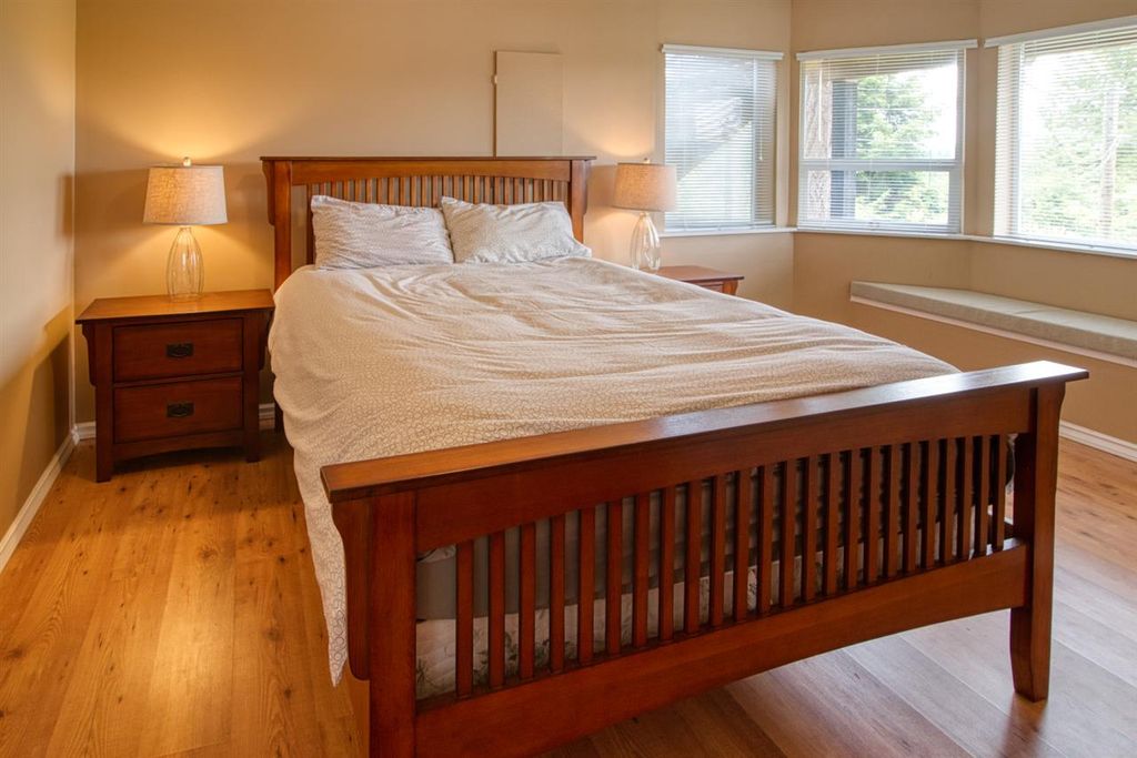 listing image 1104142121163285059