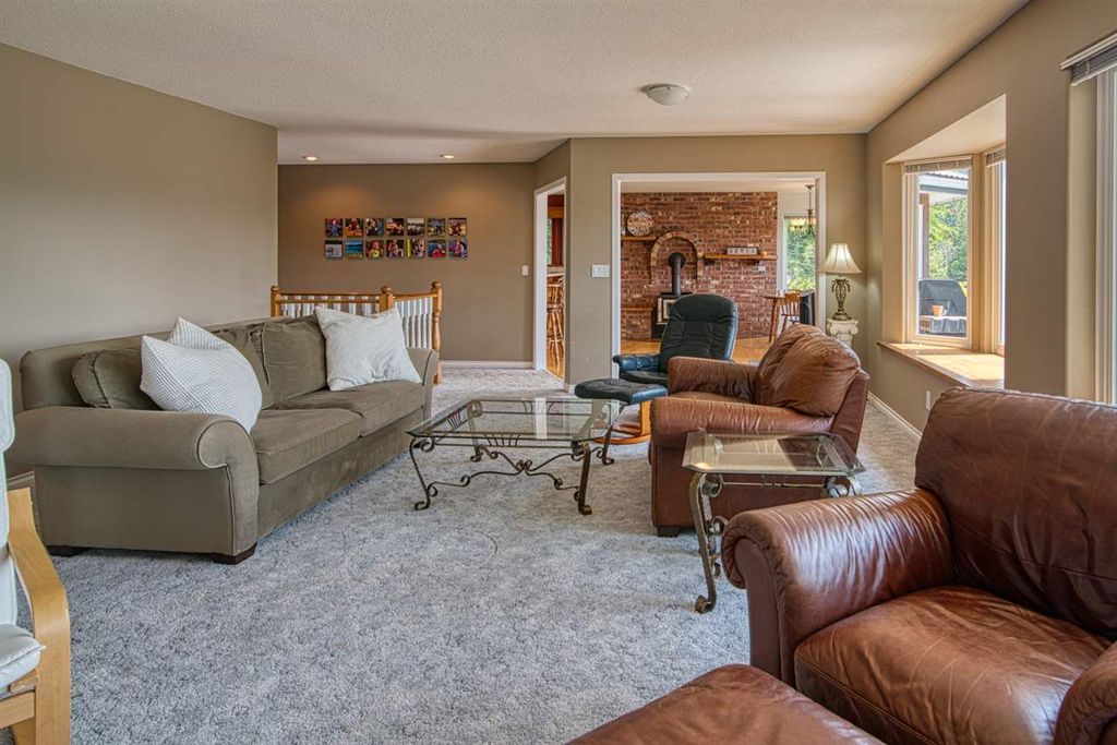 listing image 1104792804191093444