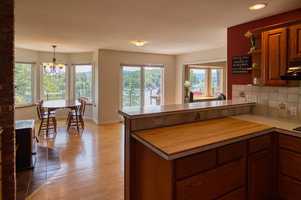 listing image 1103752897453672449