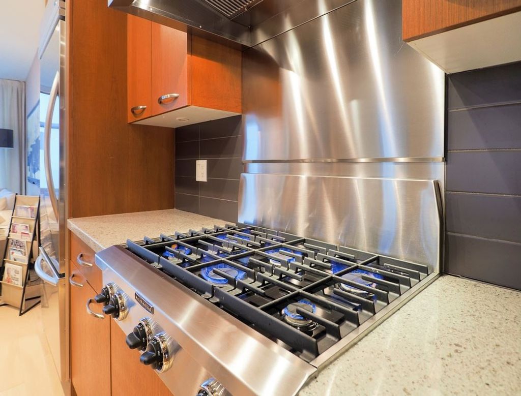 listing image 1101242164098605440