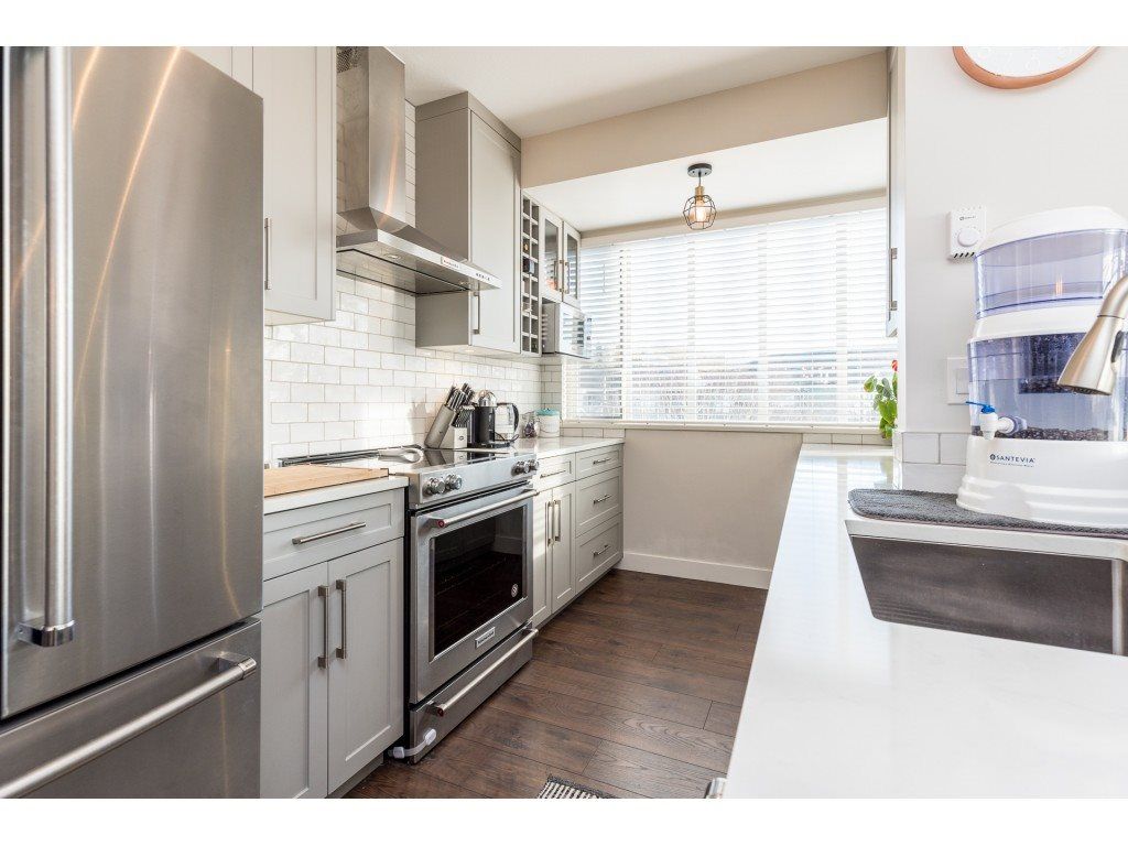 listing image 1105616598880074238