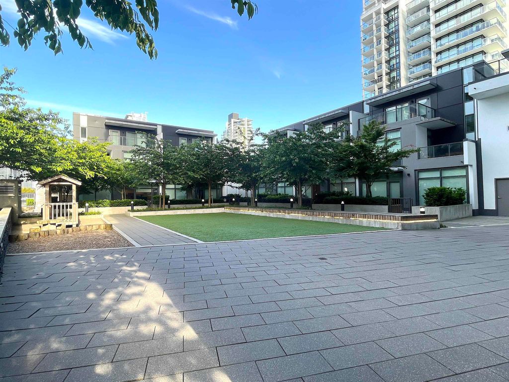 listing image 1100384497452382866