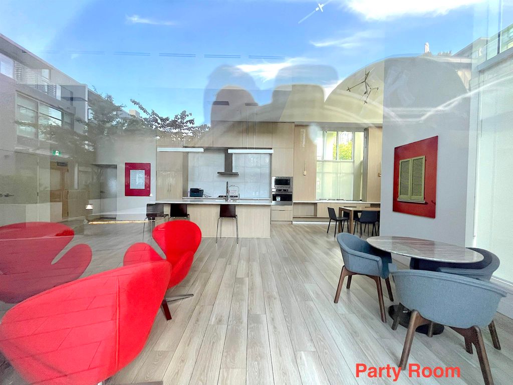 listing image 1106904438570315331