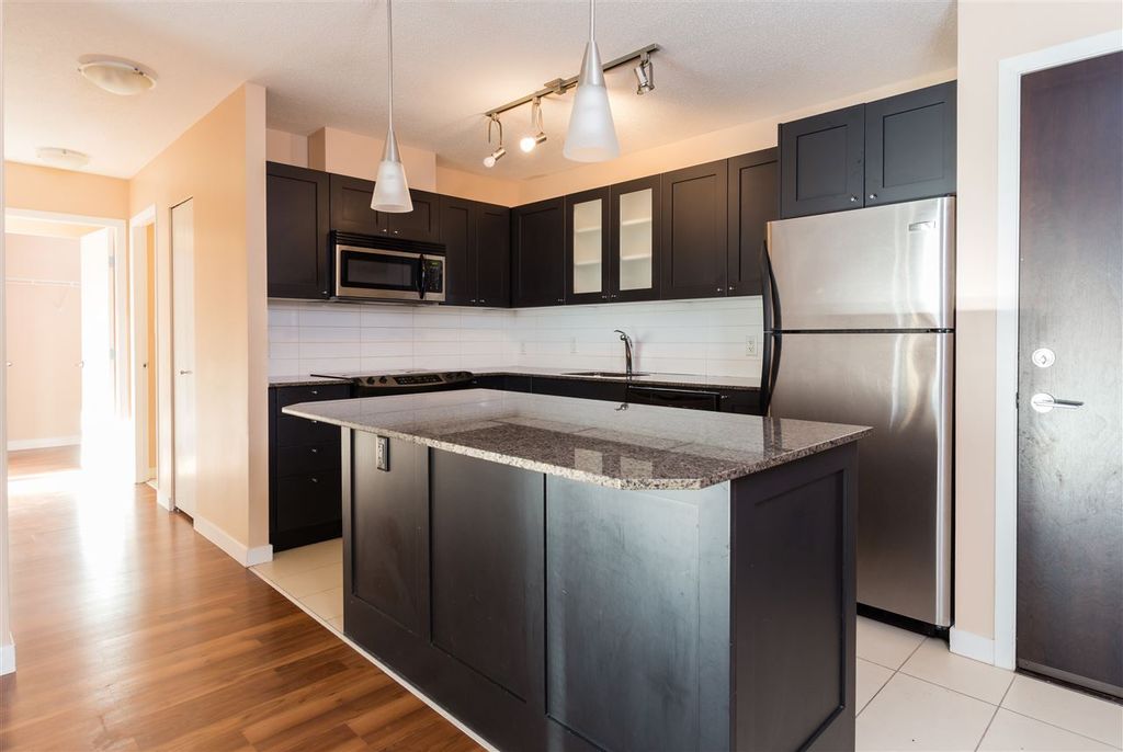 listing image 1104353181162880670