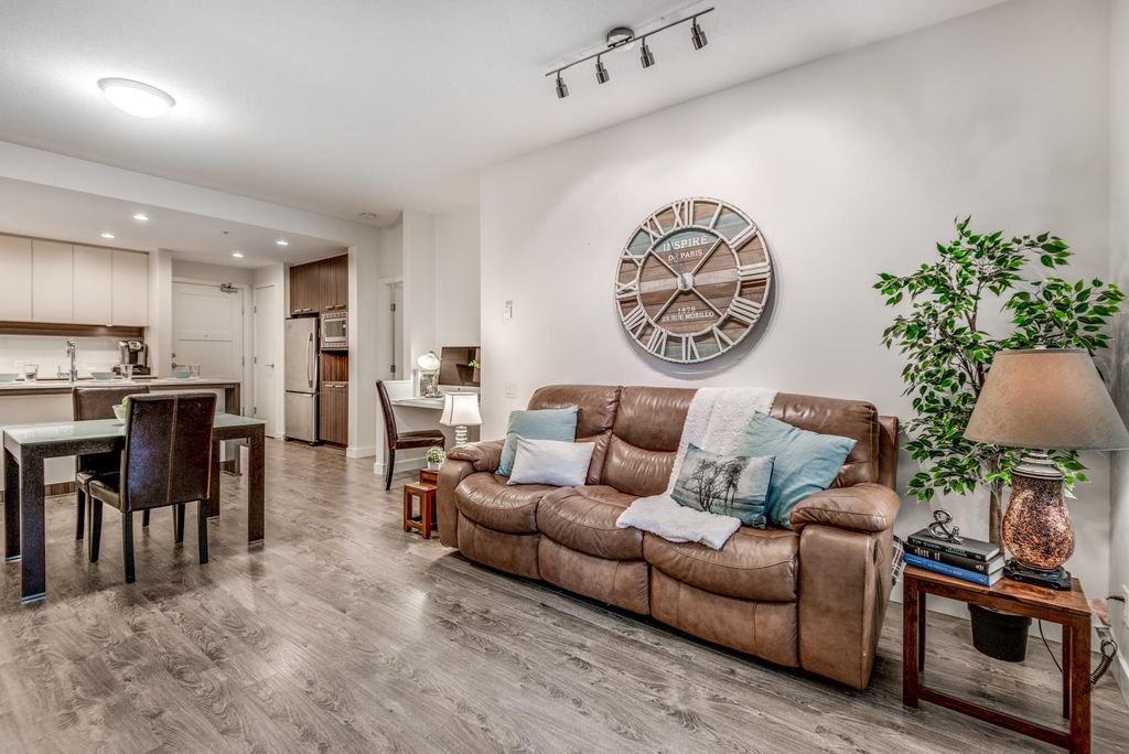 listing image 1104880467332399076