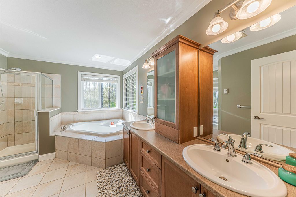 listing image 1108832117360733698