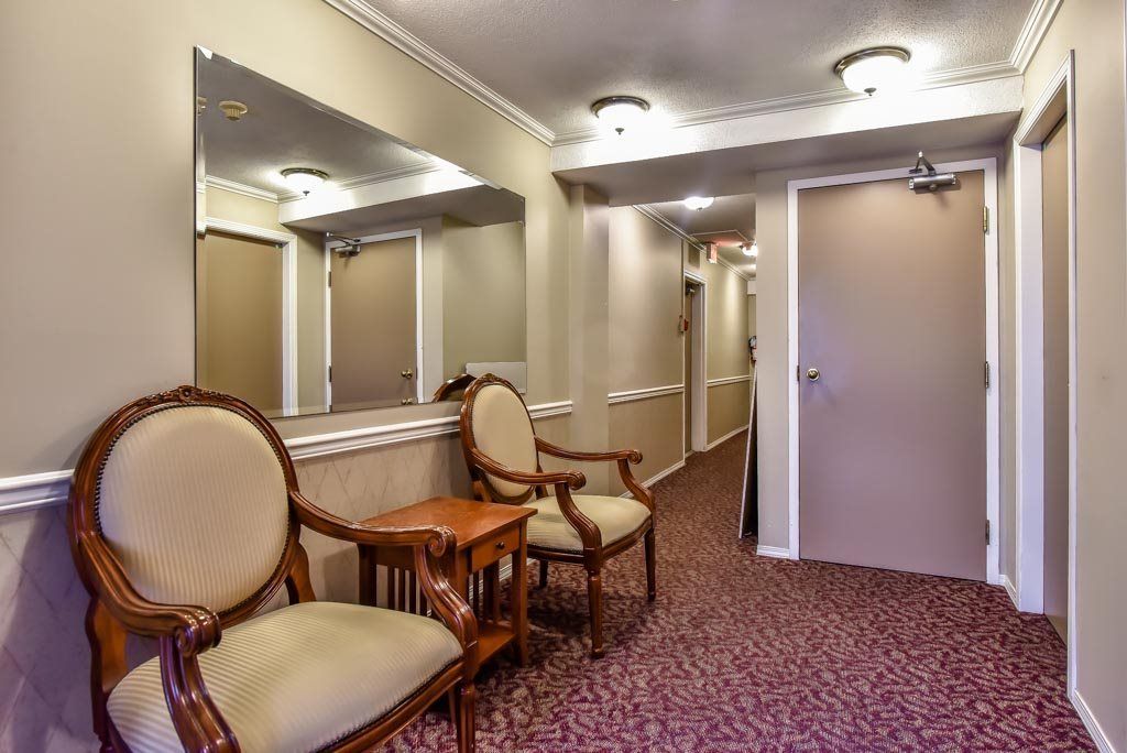 listing image 1100993583360133562