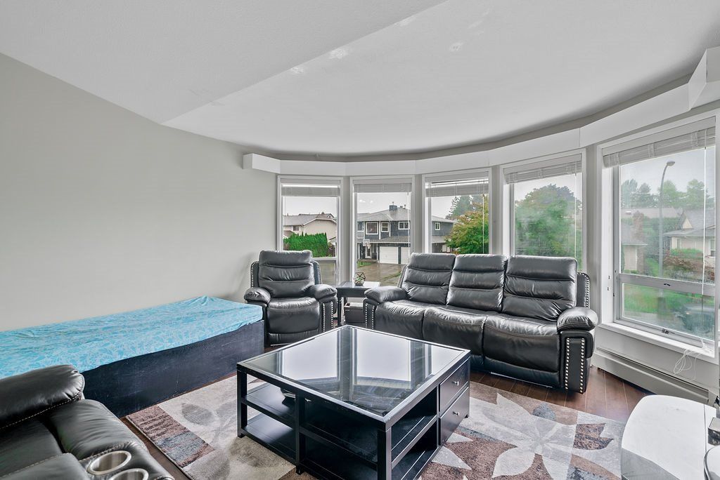 listing image 1103157437856935592