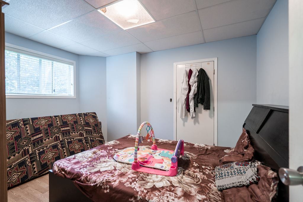 listing image 1109738660228062953