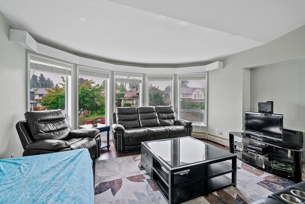 listing image 1109795636858538960