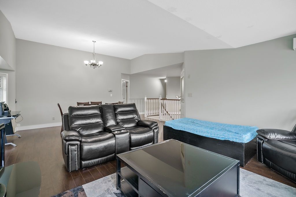 listing image 1102706321278410906