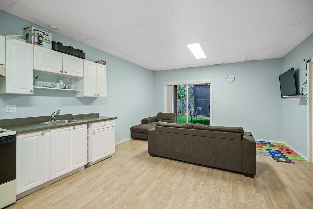 listing image 1101775642209710225