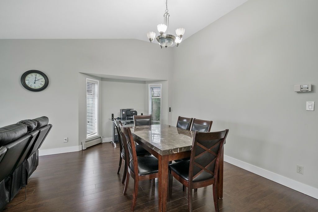 listing image 1104590202246347550