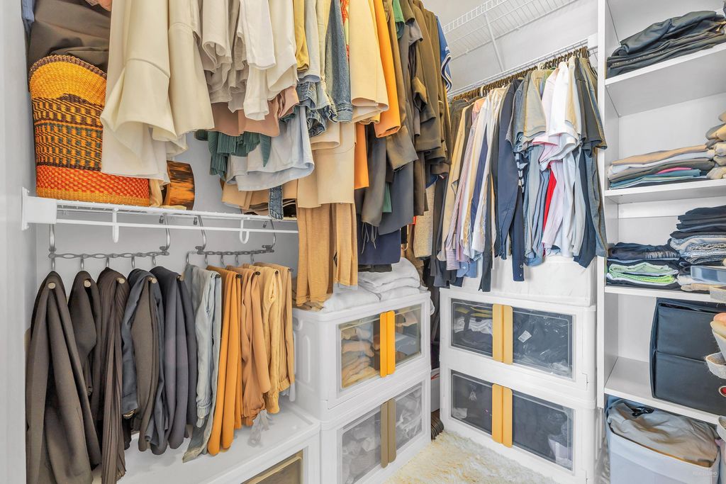 listing image 1108122988971507480