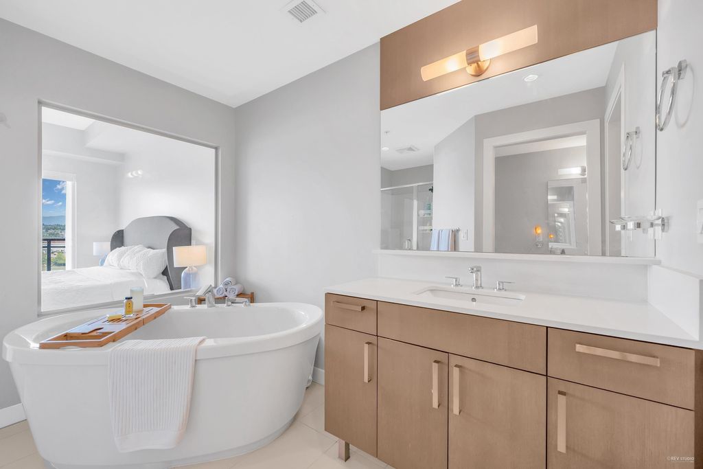 listing image 1103571013341352550