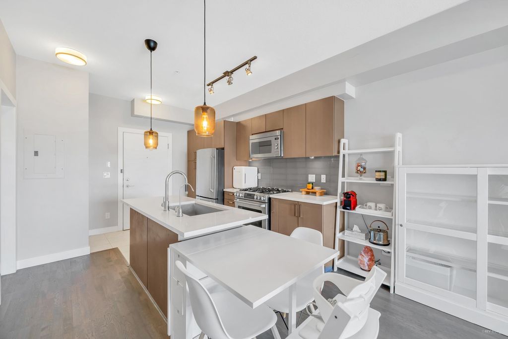 listing image 1101186993681065865