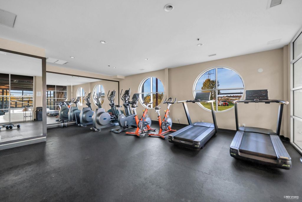 listing image 1104730478014303618