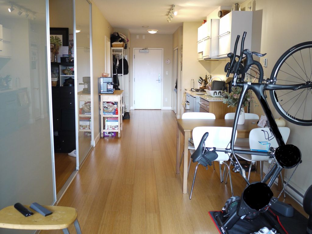 listing image 1109954236348517504