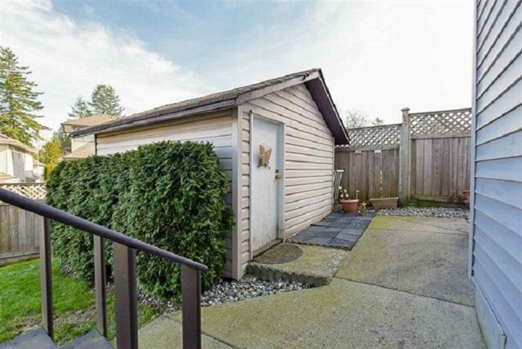 listing image 1104608611445812818