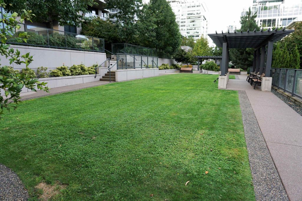listing image 1109250190056435754