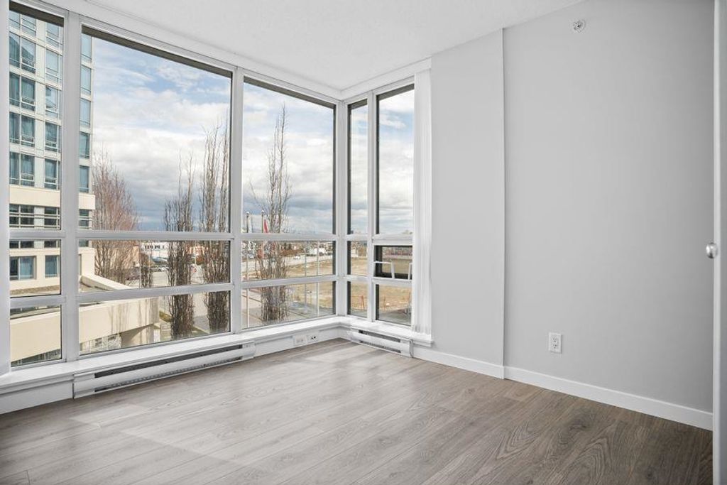 listing image 1100063379932527459