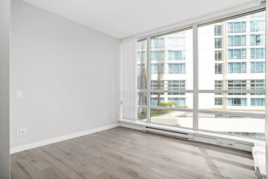 listing image 1109701102917175853
