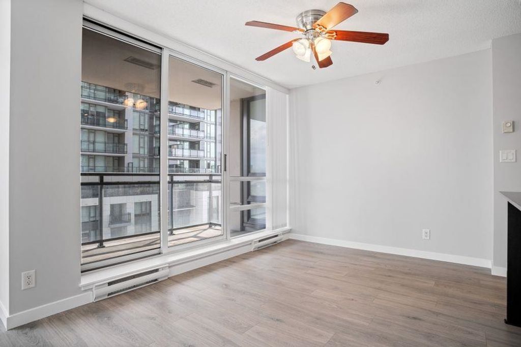 listing image 1105072381735904570