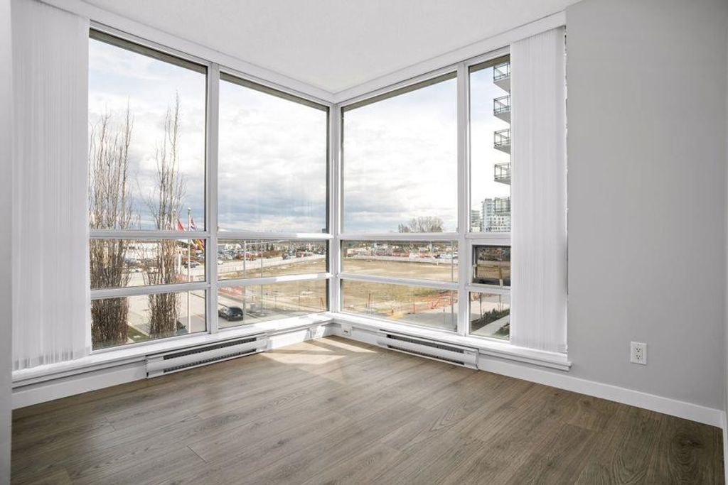 listing image 1103103384670362381