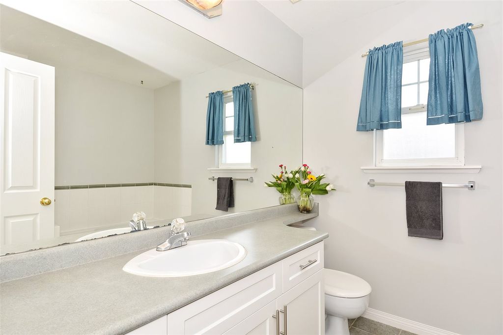 listing image 1106051495001806335