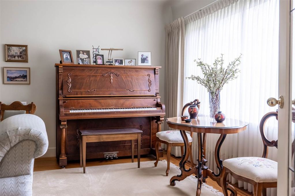 listing image 1106678805014405708