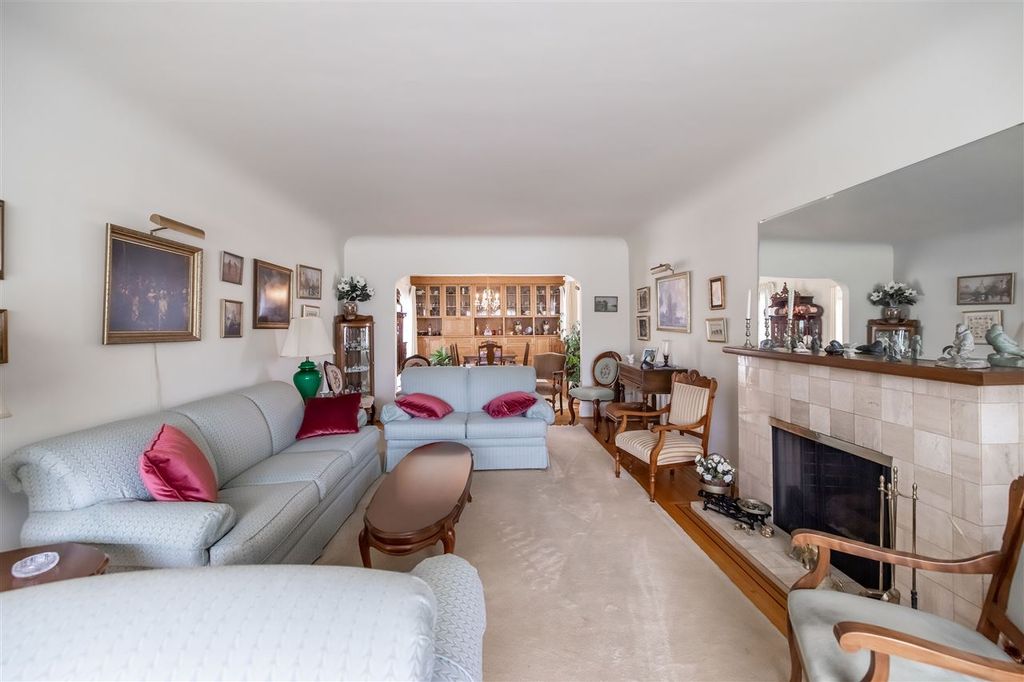 listing image 1109102567350679506
