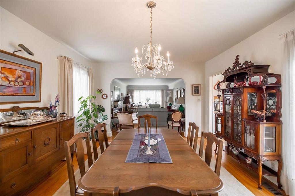 listing image 1100353921461429642