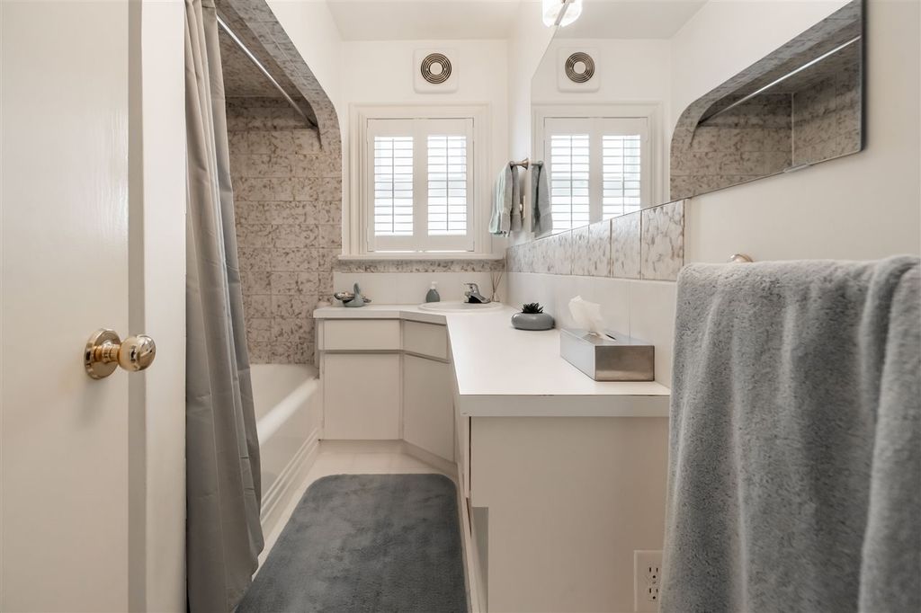 listing image 1106793798197672776