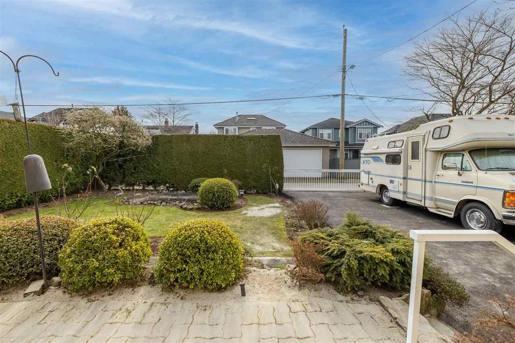 listing image 1106960054950478272
