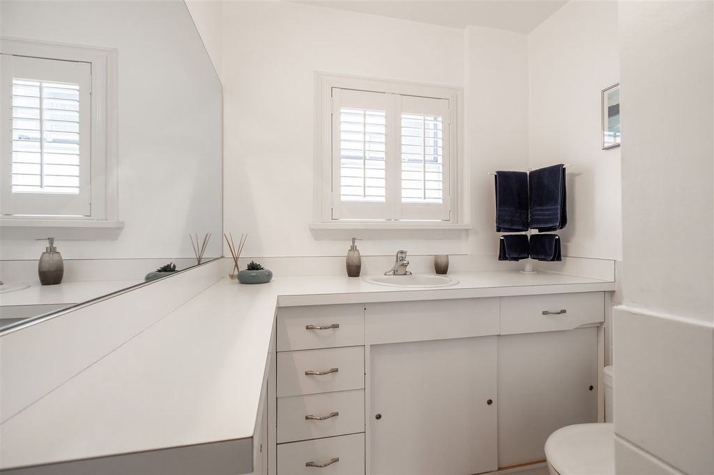 listing image 1102623046228961000