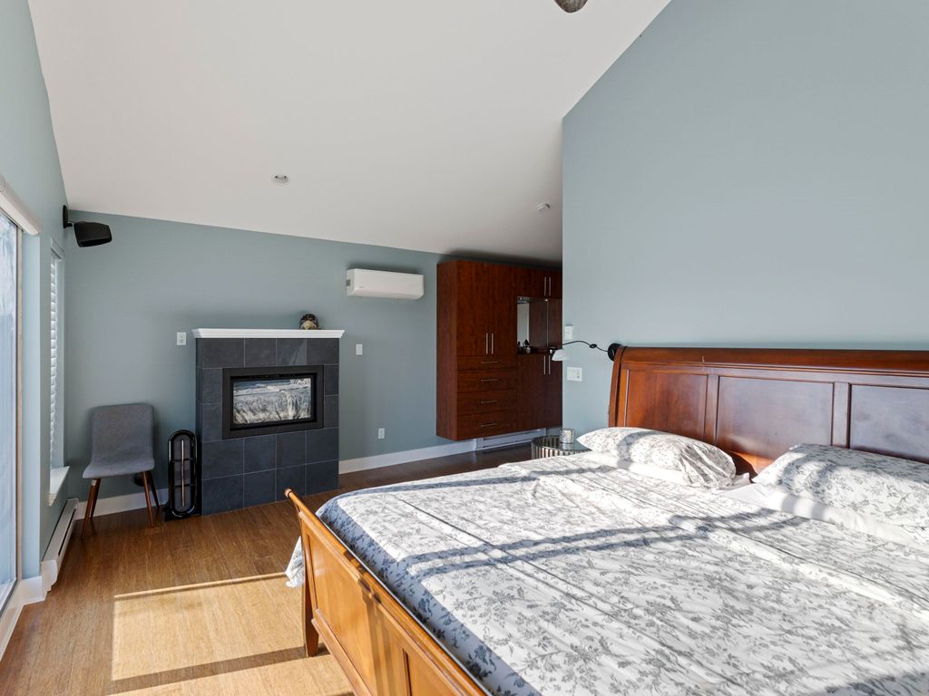 listing image 1102545304815474143